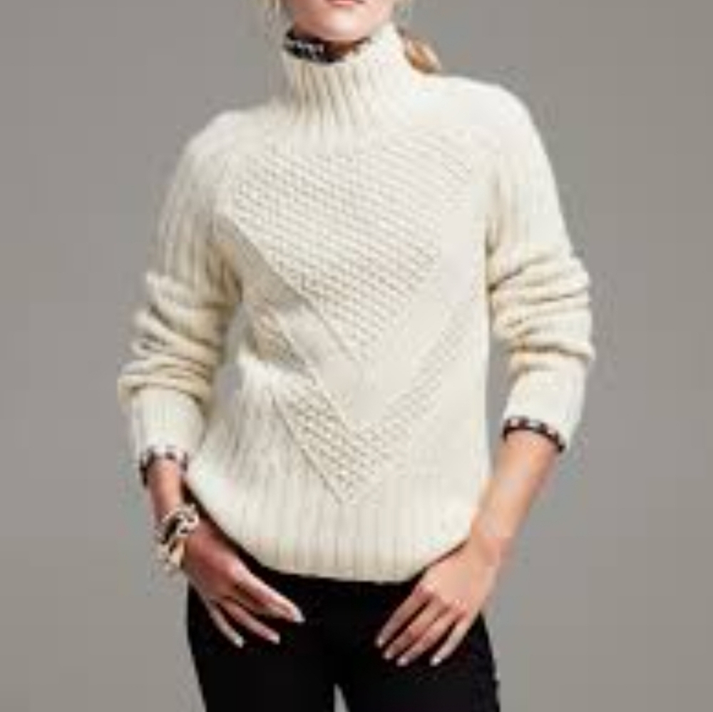Banana Republic Cozy Cream Cable Knit Turtleneck Sweater